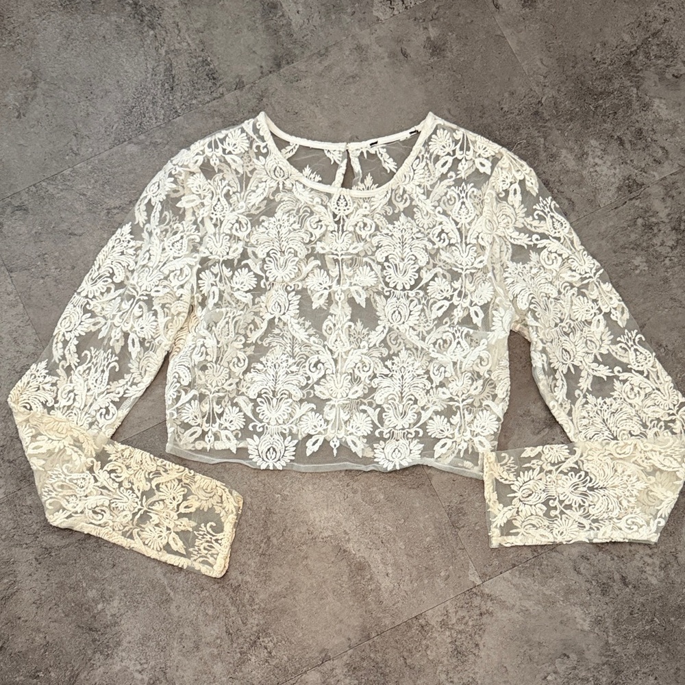 Chic Lace Women’s Blouse in Cream